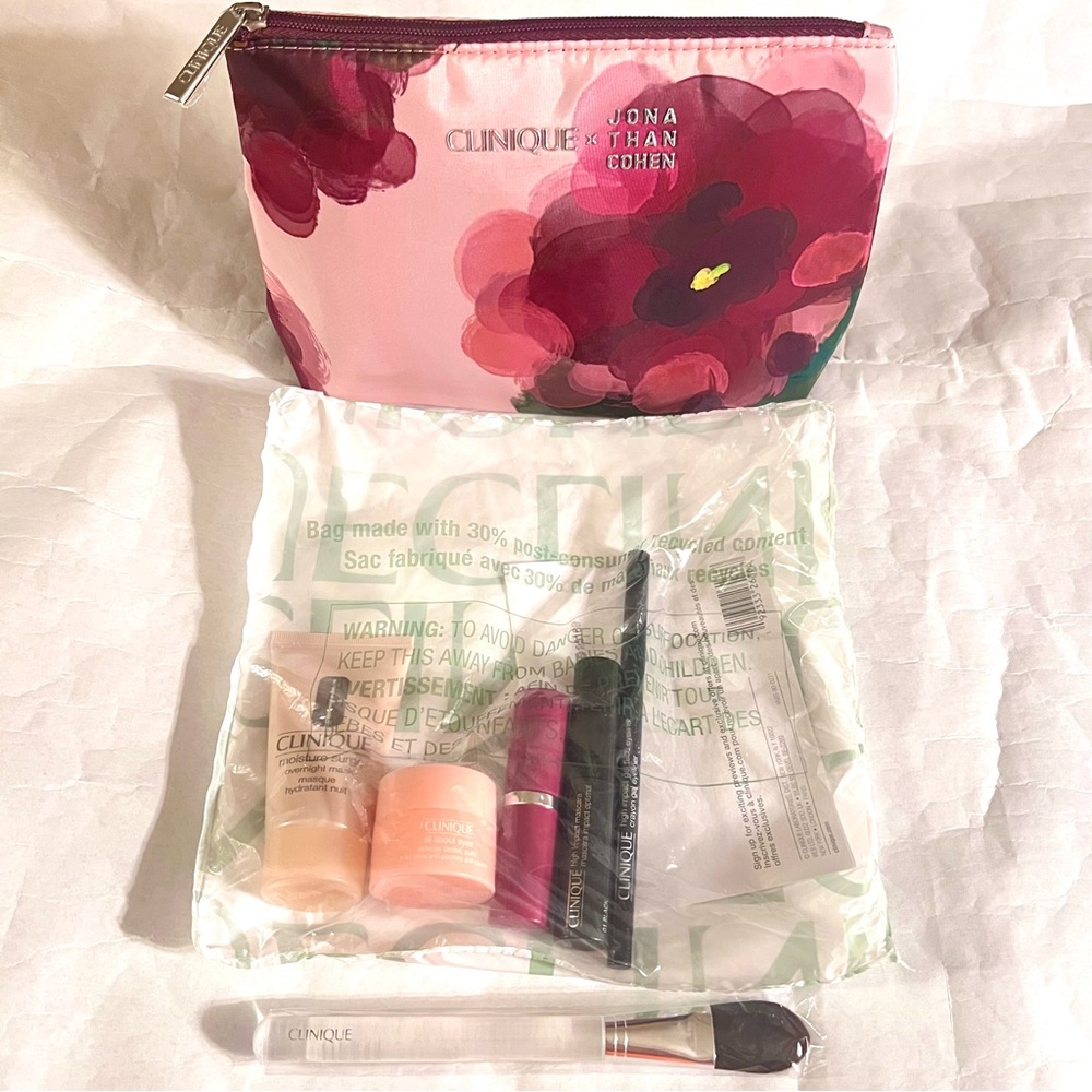 Clinique 7-Piece Travel Makeup/Skincare Gift Set